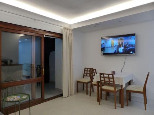 Apartment, 2 bedrooms, on the beach, with pool, sea views and garden