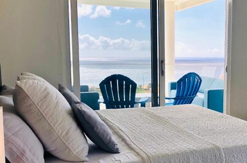 Posteľ alebo postele v izbe v ubytovaní VillaCasaBella Ocean View-Private Pool-Up to 12 Guests