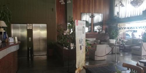 Гостиная зона в HOTEL CONTINENTAL COSQUIN