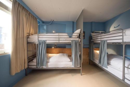 Deer Traveler Hostelにあるベッド