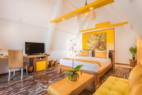 a living room with a bed and a tv at Pearl of Trawangan in Gili Trawangan