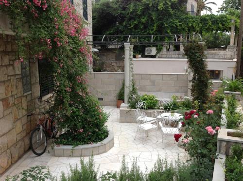 Jardín al aire libre en Lapad House