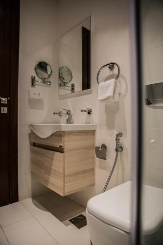 Koupelna v ubytování Naylover Hotel Suites