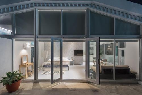 a room with glass doors and a bedroom at TG Hostel - stay together in Taichung