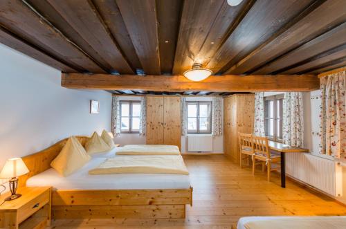 Postel nebo postele na pokoji v ubytování Kolping-Ferienhaus