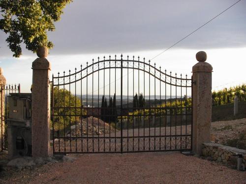 a wrought iron gate with a view of the countryside at B&B Al Cristo in SantʼAmbrogio di Valpolicella