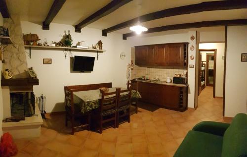 a kitchen with a table and a kitchen with a stove at Garden House Alfedena in Alfedena