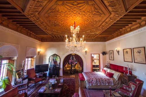 Coin salon dans l'établissement Riad Thamayna