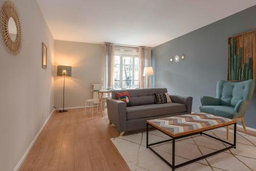 Standing apartment in Disneyland BMYGUEST