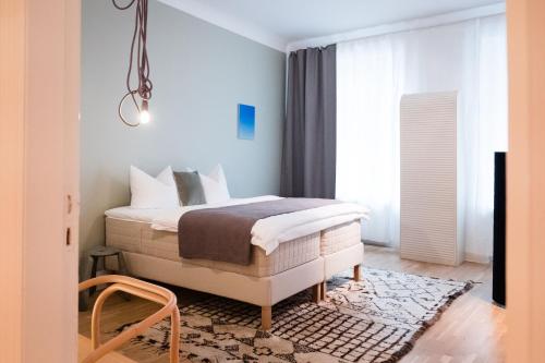 Llit o llits en una habitació de Luxury 2 Bedroom apartment in the heart of Mitte, Berlin