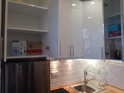 Kuchyň nebo kuchyňský kout v ubytování Cascade White Luxury Apartment
