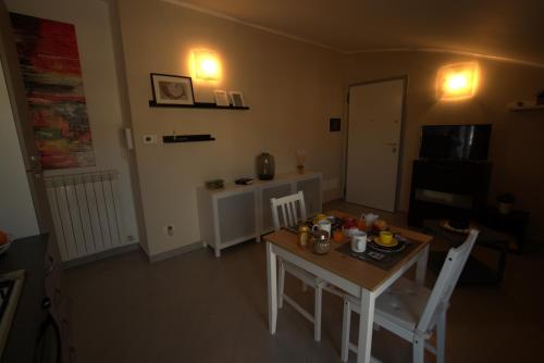 a living room with a table and chairs and a television at Chalet sul mare in Catanzaro Lido