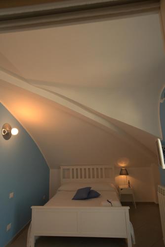a bedroom with a white bed in a attic at Chalet sul mare in Catanzaro Lido