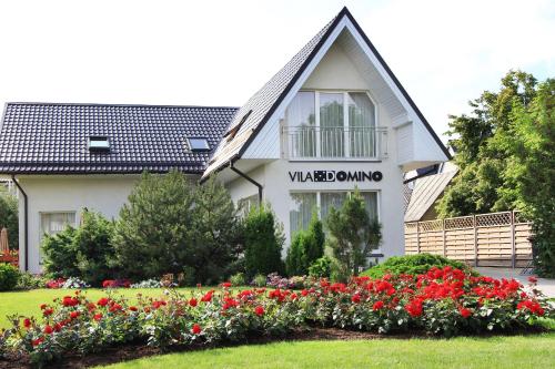 Taman di luar Vila Domino