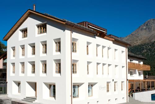 Nespecifikovaný výhled na hory nebo výhled na hory při pohledu z hotelu