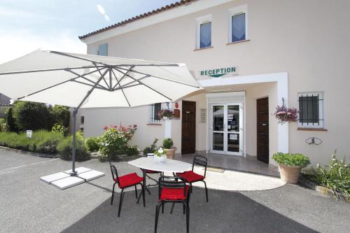 Patio nebo venkovní prostory v ubytování Le Champ d'Eysson Aparthotel