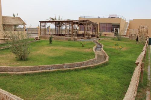 Jardín al aire libre en بوابة الرمال السياحية Tourism sands gate