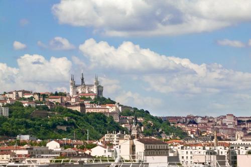 Nespecifikovaný výhled na destinaci Lyon nebo výhled na město při pohledu z hotelu