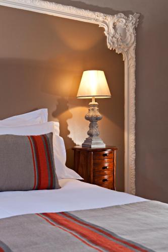 Postel nebo postele na pokoji v ubytování Château De Siran - Hôtel & Spa