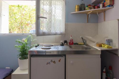 Kuchyň nebo kuchyňský kout v ubytování Charmant Studio Équipé Proche Paris et Versailles