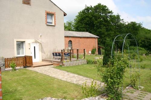 a house with a yard with a gazebo at FeWo Vahls Mika in Elmenhorst