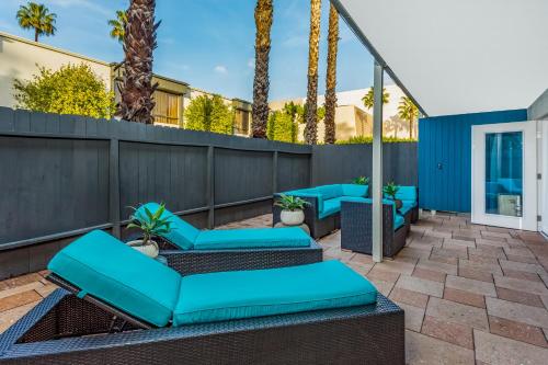Ruang duduk di Anaheim Hotel