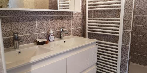 a bathroom with a sink and a mirror at Caves du Coteau 3 in Lunay