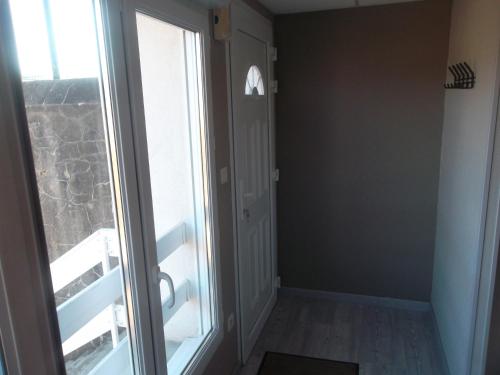 a room with a sliding glass door and a window at Appartement au centre du tholy pour 5 personnes maximum in Le Tholy