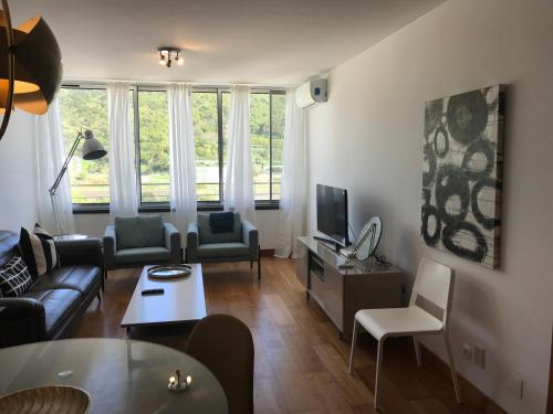 a living room with a couch and a tv at RD Praia in Praia da Vitória