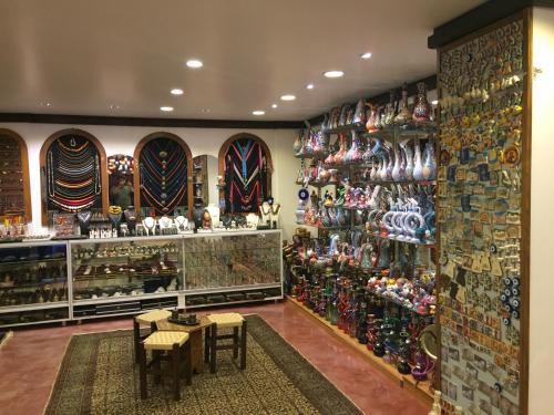 a store filled with lots of different types of vases at Ayasoluk Hotel & Restaurant in Selcuk