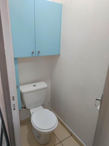 Bilik mandi di Little home Tahiti