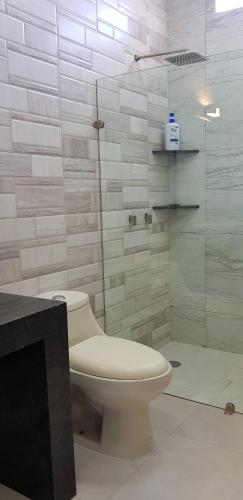 Un baño de Suites Lagunas