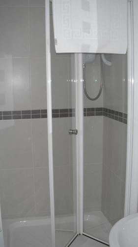 Ένα μπάνιο στο Burleigh Guest House