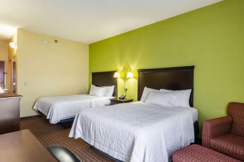 a hotel room with two beds and a chair at Motel 6-Conway, AR in Conway