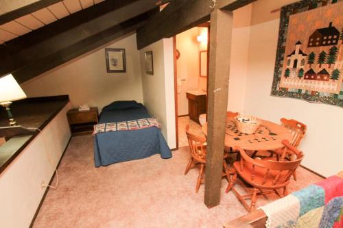 a bedroom with a table and a bed in a room at Discovery 4 #128, Loft in Mammoth Lakes