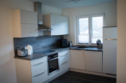 Dapur atau dapur kecil di FEWO Klosterblick sowie Weinberge & Drachenflieger