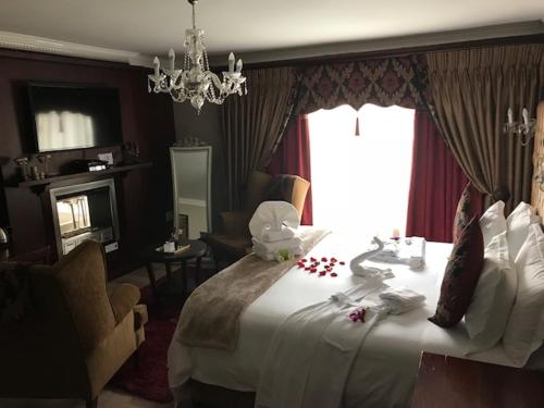 Кровать или кровати в номере Eagle Rock Executive Guest House