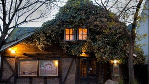 a house with ivy growing on the side of it at El Andaluz in San Martín de los Andes