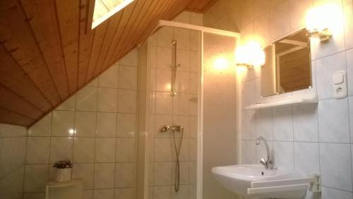 Seven Apartment tesisinde bir banyo