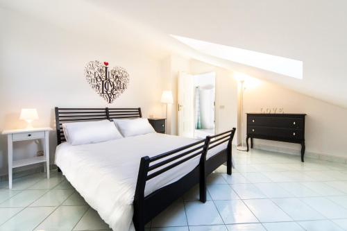 A bed or beds in a room at Bibi Home