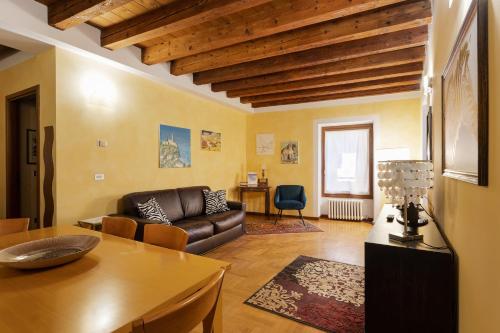 a living room with a couch and a table at Città Antica Charming Flat in Verona