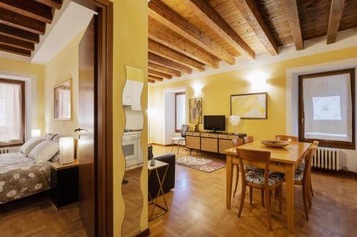 Gallery image of Città Antica Charming Flat in Verona