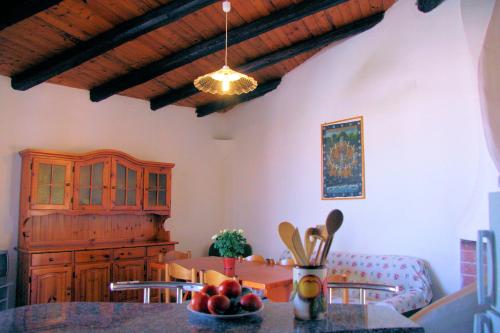 a kitchen with a table with a bowl of fruit at Sa Fiorida case vacanze in Valledoria