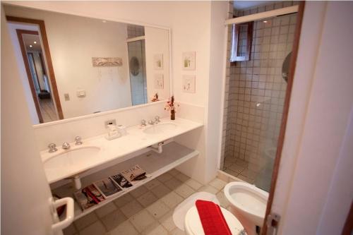 Vonios kambarys apgyvendinimo įstaigoje Pousada Casa do Bicho Preguiça