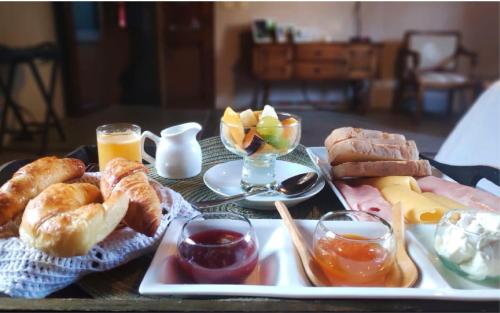 a tray of food with bread and fruit on a table at PUNTO Chacras.... in Chacras de Coria