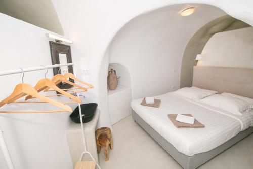 Ένα ή περισσότερα κρεβάτια σε δωμάτιο στο Opsis Cave House