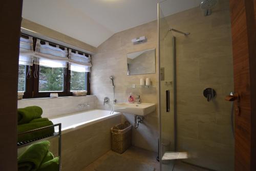 Ένα μπάνιο στο Luxury Apartments Adelka