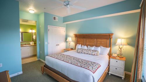 Barefoot Suite by Capital Vacations tesisinde bir odada yatak veya yataklar