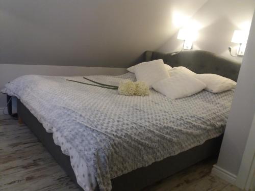 a bedroom with a bed with white pillows at Domek w Karkonoszach in Przesieka