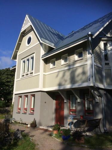 a large white house with a bench in front of it at Jeja Roosintie 6 in Hanko